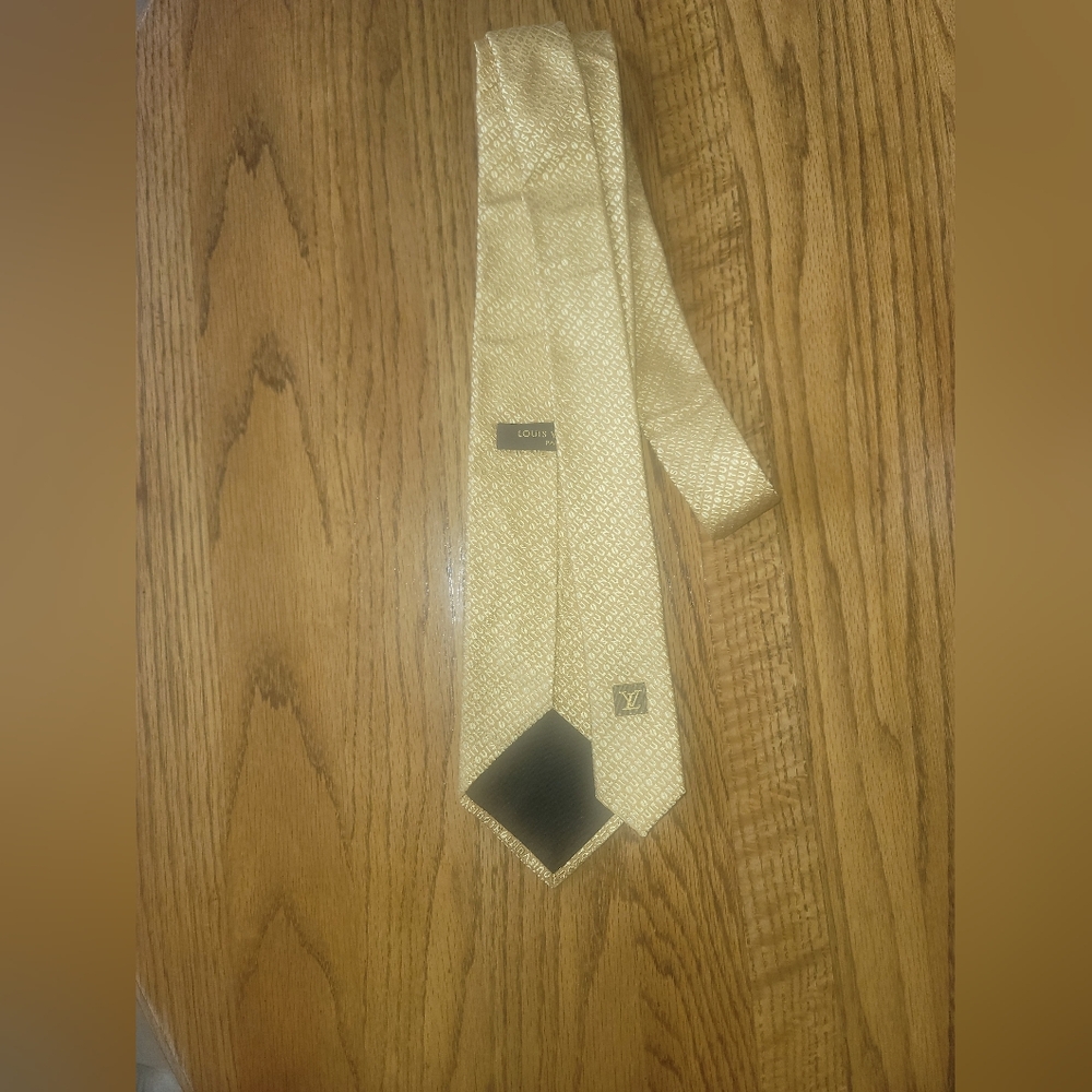Louis Vuitton Gold Monogram Logo 100% Silk Tie - Picture 6 of 9